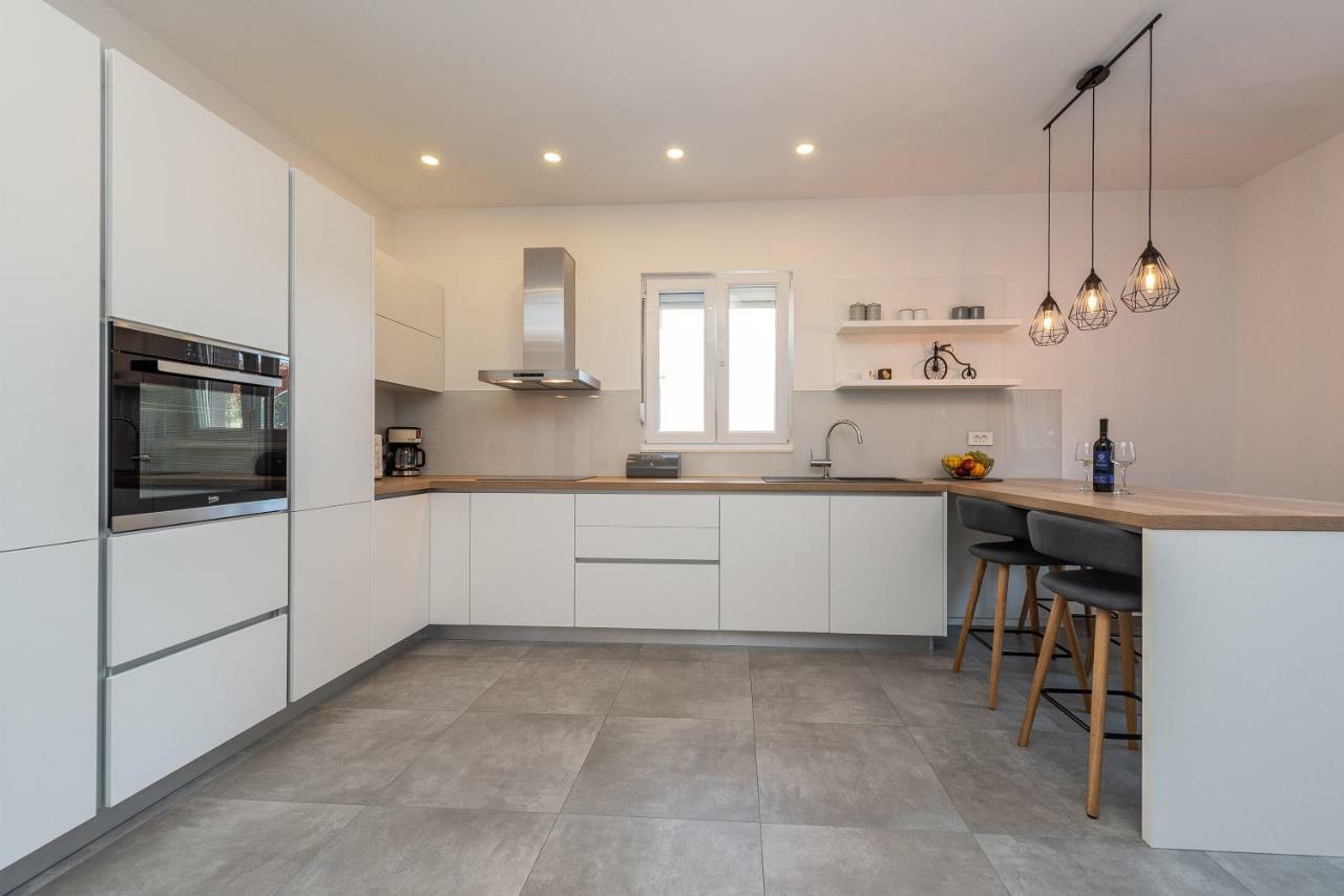 Angela Luxury Ii Apartment