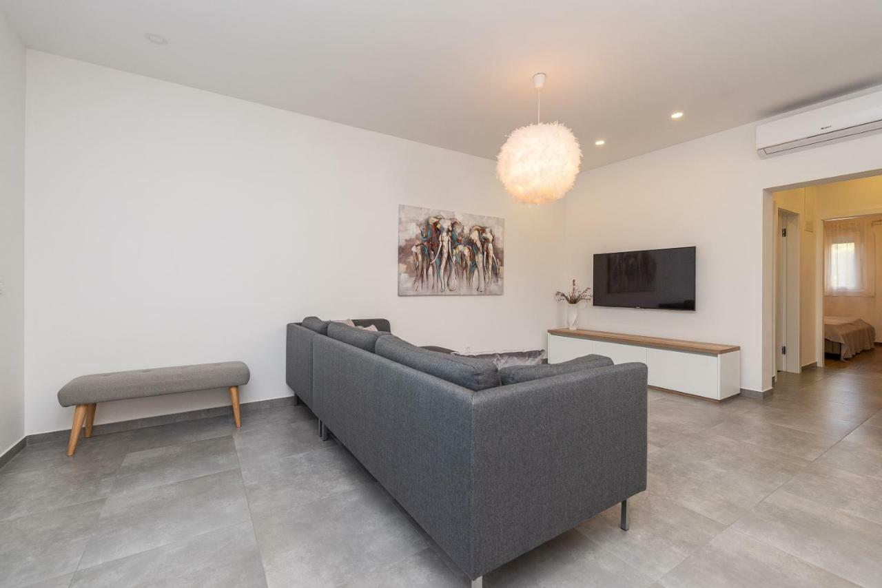 Angela Luxury Ii Apartment