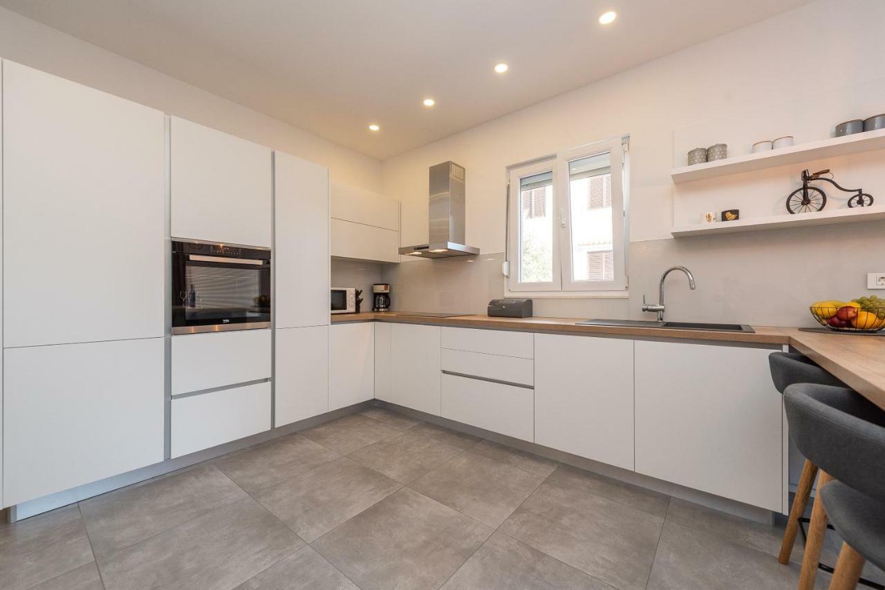 Apartment Angela Luxury Ii *